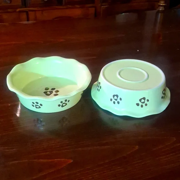 2 Dog Food dishes - Picture 4 of 8
